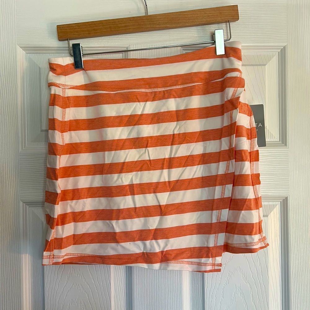Athleta medium skirt. Peach and white.